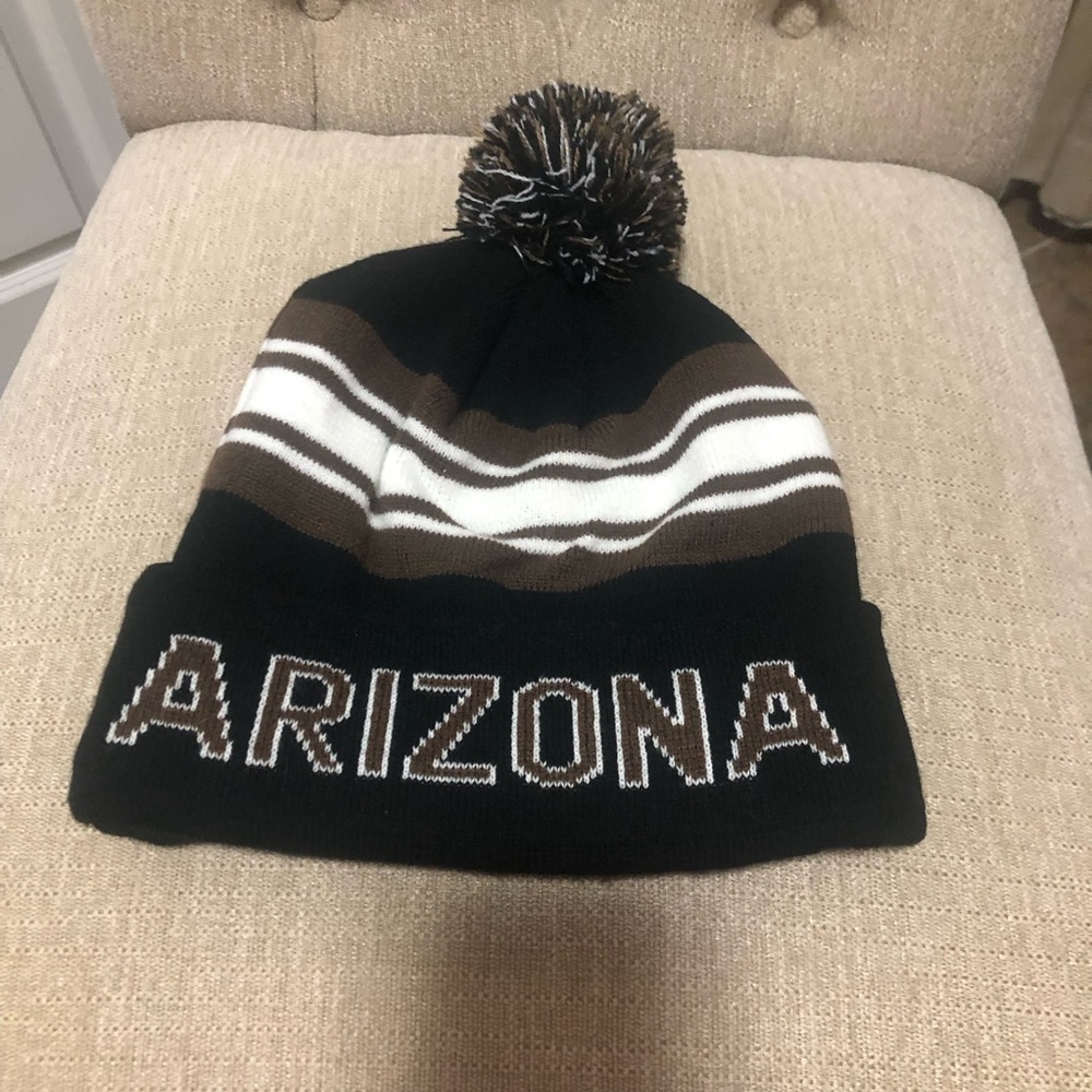 Arizona beanie one size new no tags Black and white